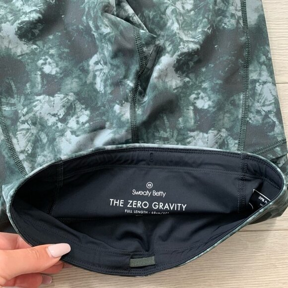 SWEATY BETTY Zero Gravity 7/8 Running Leggings In Green Tie Dye Print - Picture 6 of 14